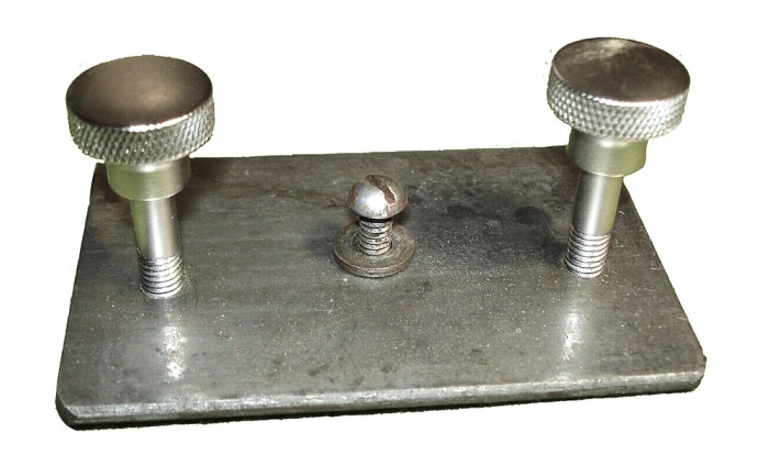 Back bracket mounting plate with knurled screws.jpg