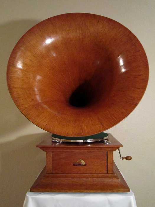 HMV NEW STYLE NO 7 HMV GRAMOPHONE 1914.JPG