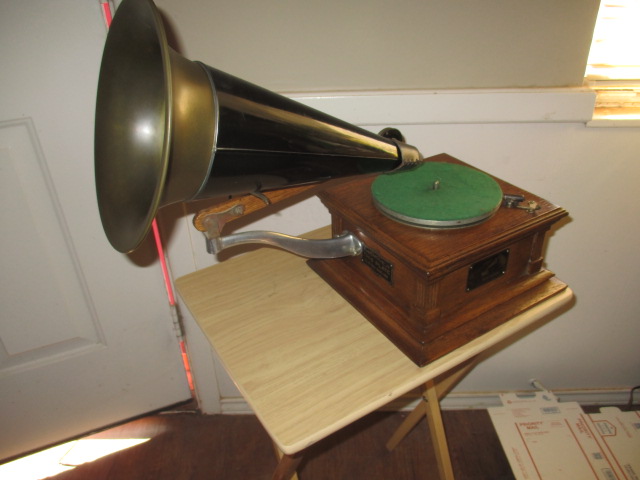 IMG_3084 Victor E phonograph.JPG