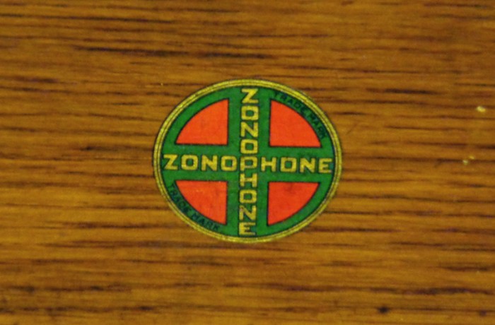Zonophone LZO Hornless 017.JPG