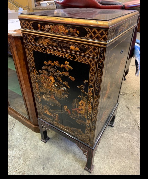 HMV chinoiserie case by Waring &amp; Gillow3