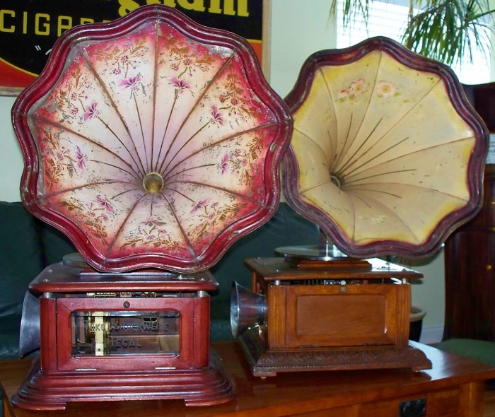 Paillard 205 & 206 Hot-Air Gramophones (2).JPG