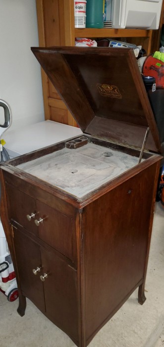 Victrola2.jpg