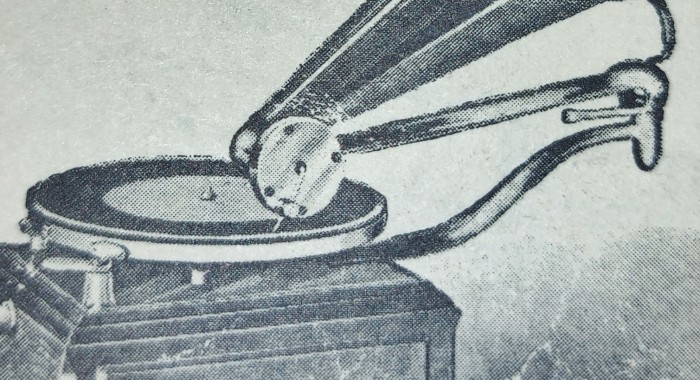 1900 Zonophone Metal Horn Elbow.jpg