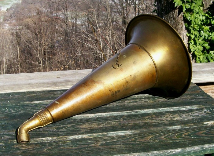 gold horn.jpg