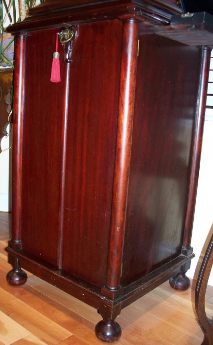 Victor record Cabinet #3.JPG