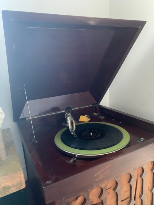Mystery phono 3.jpg