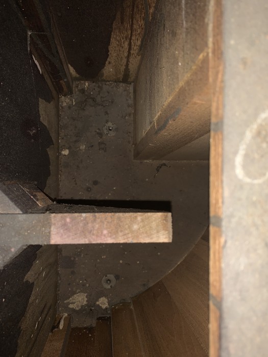 This is the support for the record box. You also get a view of the folded horn inside.