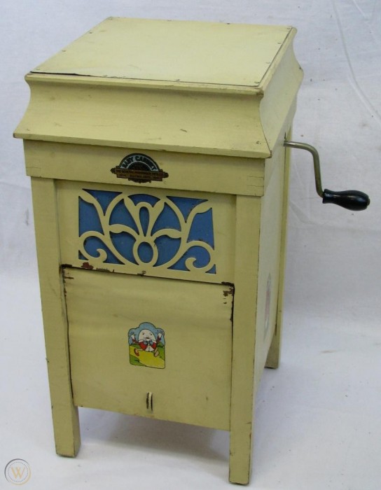 Baby Cabinet Phonograph.jpg