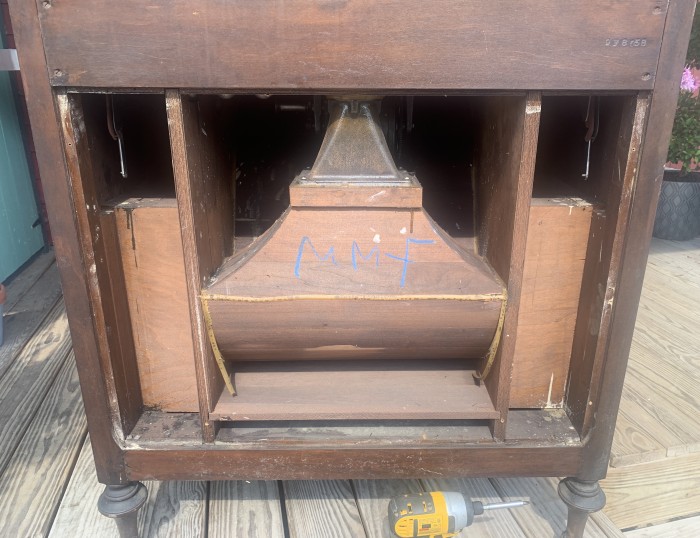 Columbia 710 horn.jpg