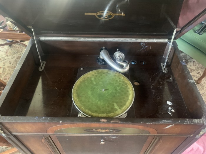 Columbia 710 turntable.jpg