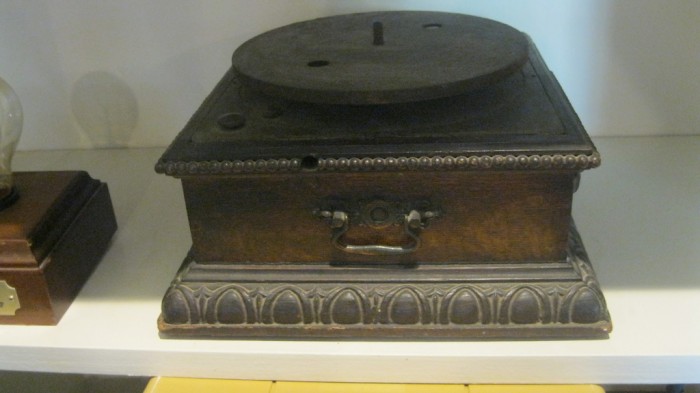 1901_AJ_Phono_1.jpg