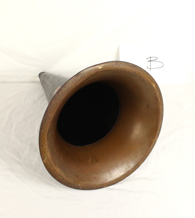 Victor Horn 2 - 02.jpg