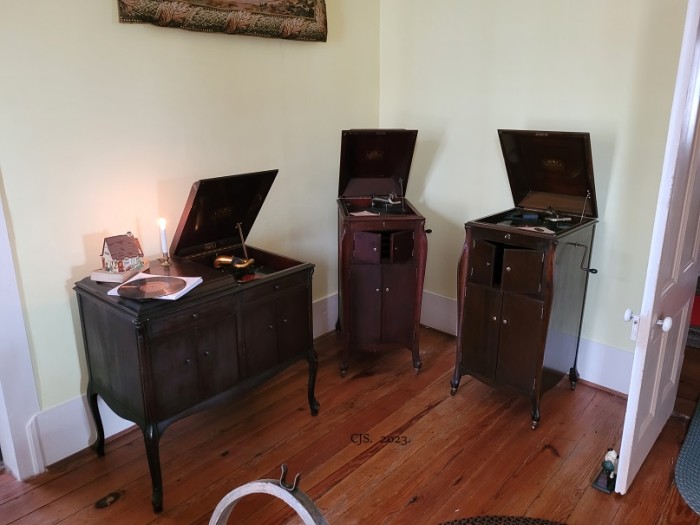 3 Victrolas.jpg