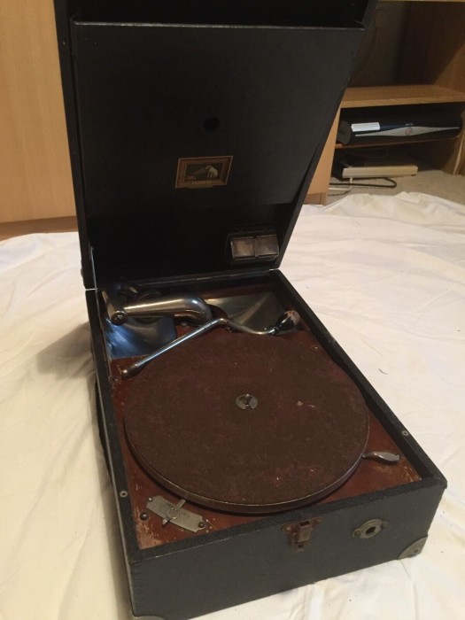 earlyHMV100.jpg