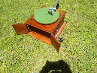 victrola iv.jpg