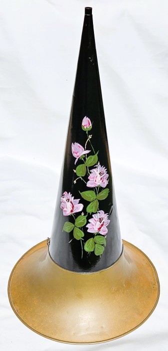 4. Painted Flower Horn