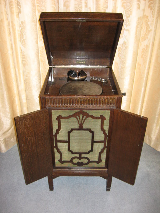 Salon Decca 72 002.JPG