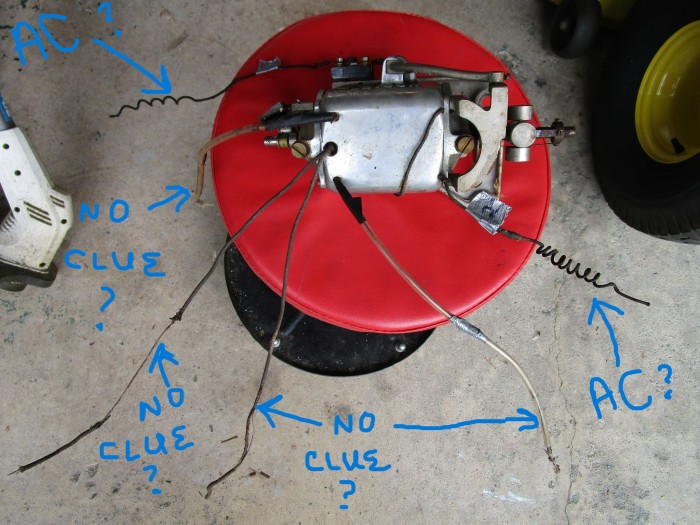 Edison Business Phonograph Motor With Wires.jpg