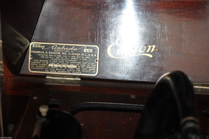 Early Amberol 50 - Weird ID Plate placement - Pic 1.jpg