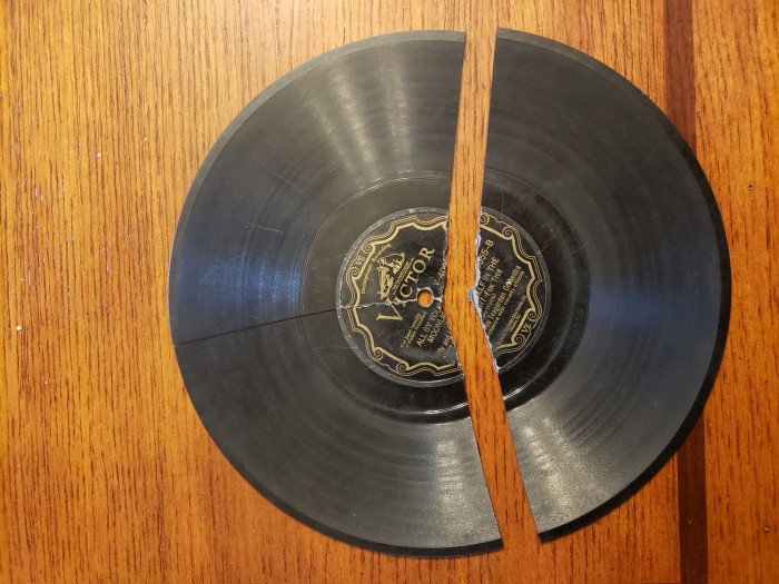 Here's the poor disc -- I am sure that it could be repaired with super glue, and I WILL try to save it.