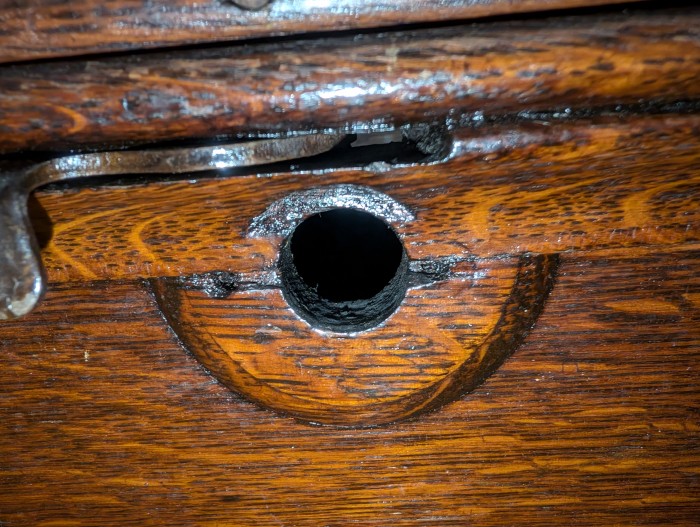 BKT crank hole 1.jpg