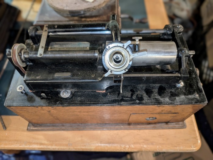 Mytsery Edison 2.jpg
