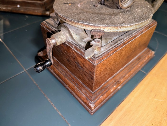 Mystery Phonograph 4.jpg