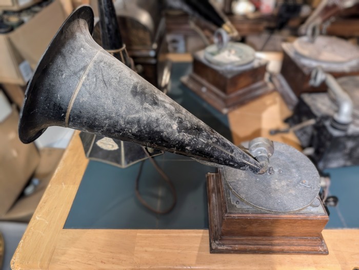 Mystery Phonograph 1.jpg