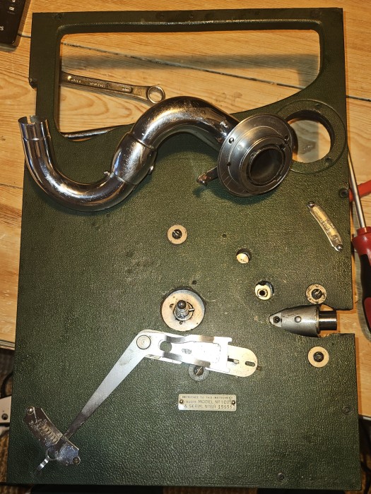 I have the sound box as well, but these are all the parts, essentially. No brake in sight.