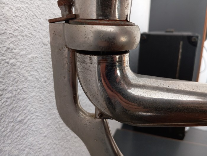 Tonearm in back bracket