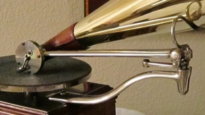 Zonophone tubular arm.JPG