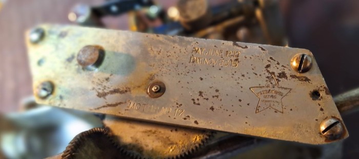 Grand Opera Console Phonograph Meisselbach Number 17 motor.jpg