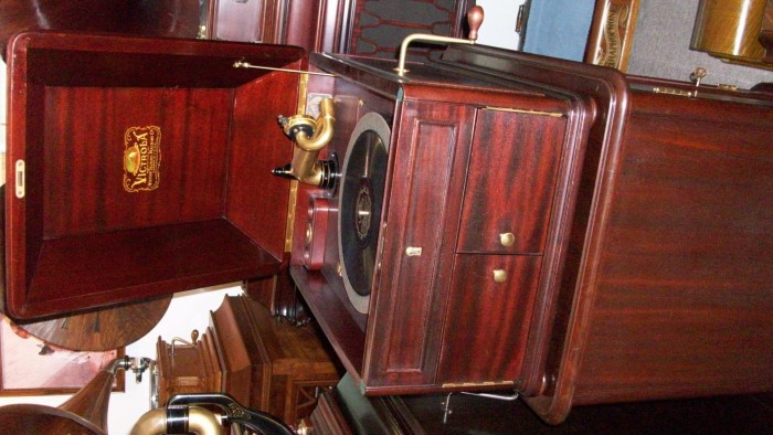 victrola 11.JPG