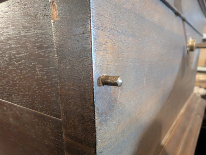 Grafonola Favorite louver rod.jpg