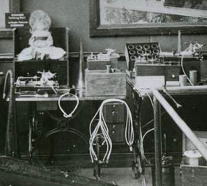 Edison Military Phonograph.jpeg