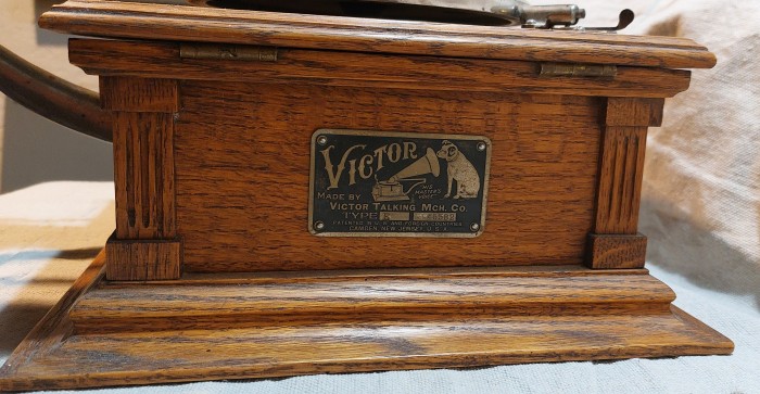 Victor E 45582 E.jpg