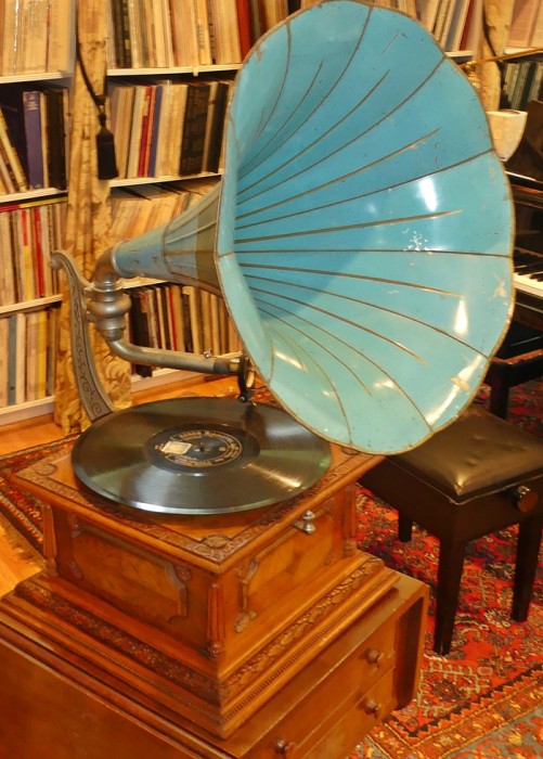 Pathe 120 with 14-inch disc 1.JPG