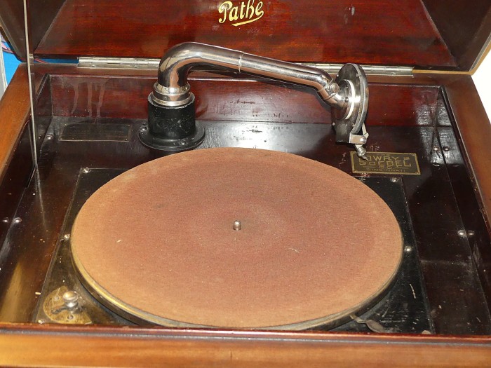 Model 100 general inside view.JPG