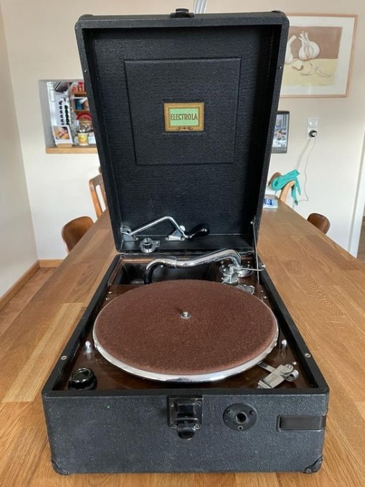 altes-koffergrammophon-electrola-modell-106-dual-1935.jpg