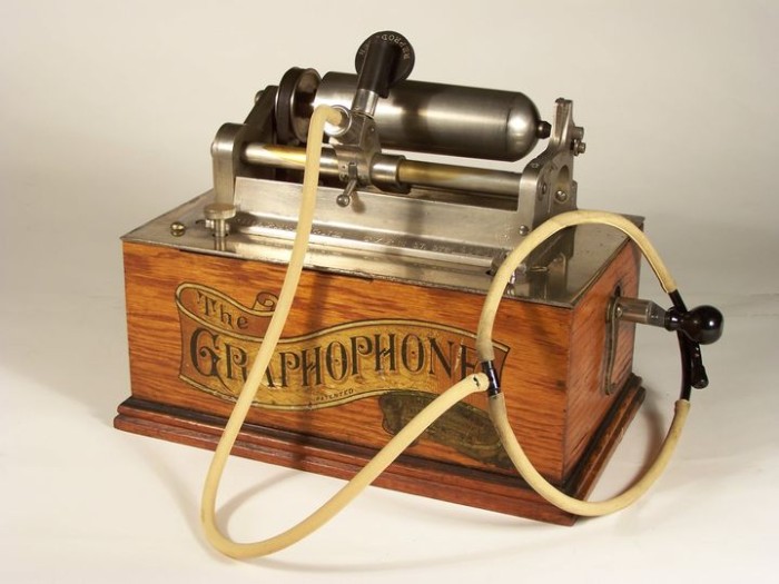 Macdonald 569290 N Grapho.jpg