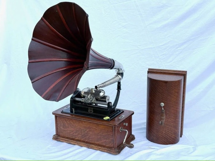 Eureka Mahogany Horn.jpg