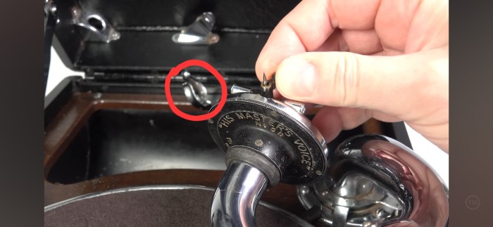 Circled in red is a clasp from an HMV