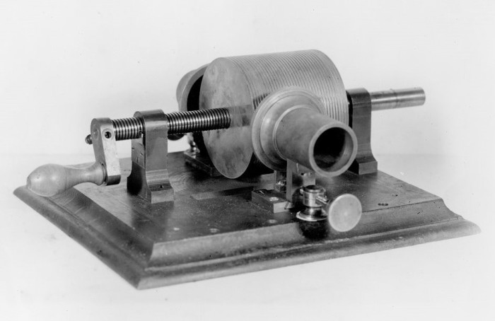 Edison First Phono.jpg