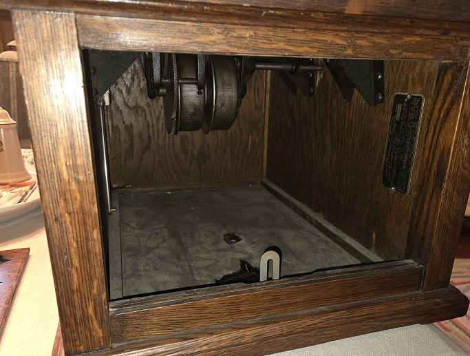 Amberola 50 Horn Opening.jpg