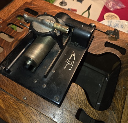 Amberola 50 No Horn From Top.jpg